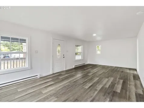 611 NE Pioneer Avenue Castle Rock WA 98611