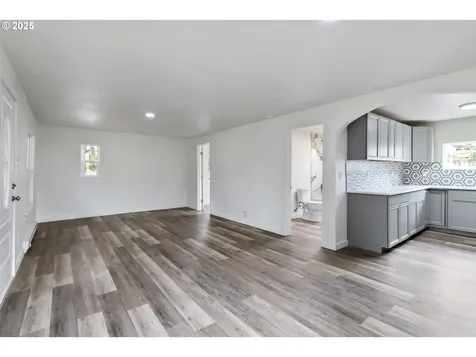 611 NE Pioneer Avenue Castle Rock WA 98611