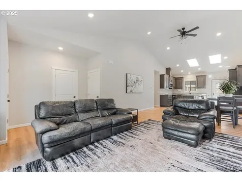 272 E I Street Vernonia OR 97064