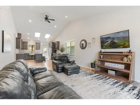272 E I Street Vernonia OR 97064