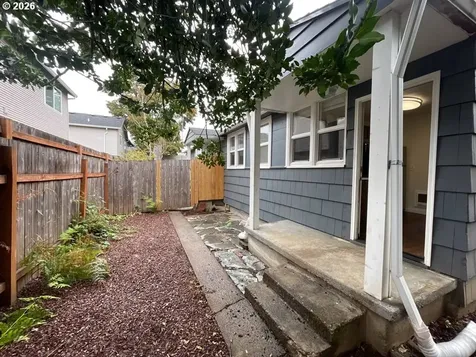 5821 SE Knapp Street Portland OR 97206