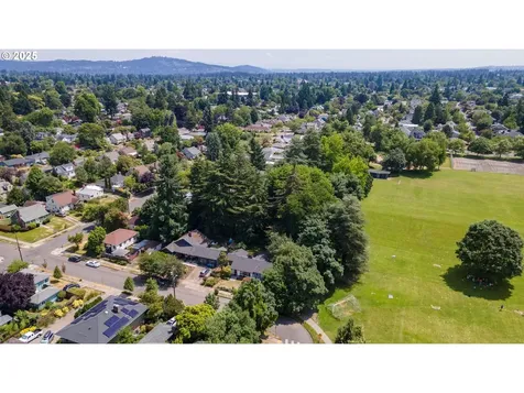 5706 SE Clinton Street Portland OR 97206