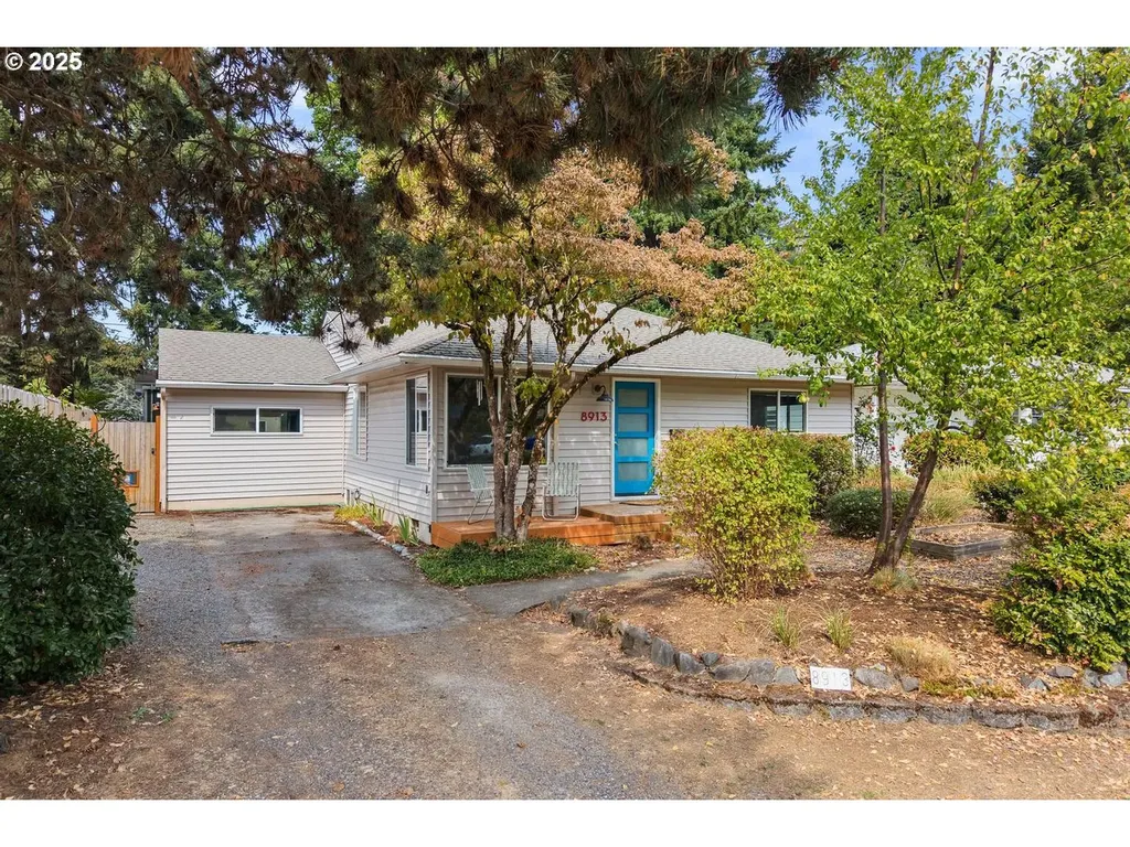 8913 NE Russell Street Portland OR 97220