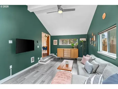 8913 NE Russell Street Portland OR 97220
