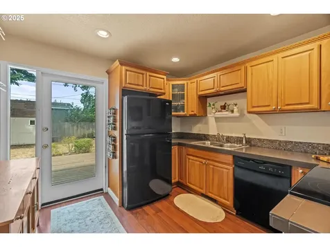 8913 NE Russell Street Portland OR 97220
