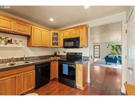 8913 NE Russell Street Portland OR 97220