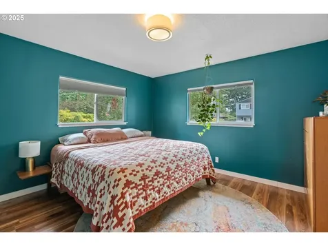 8913 NE Russell Street Portland OR 97220