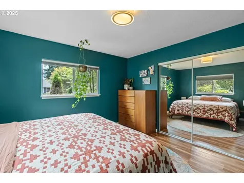 8913 NE Russell Street Portland OR 97220