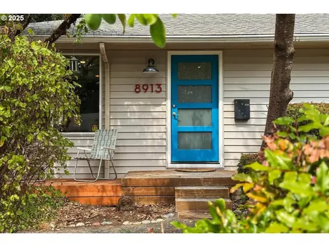 8913 NE Russell Street Portland OR 97220