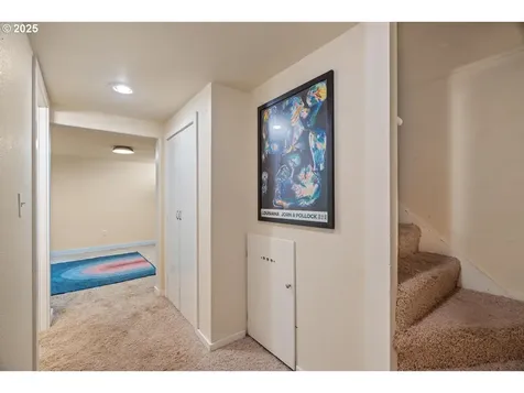 8913 NE Russell Street Portland OR 97220