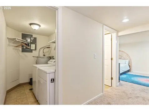 8913 NE Russell Street Portland OR 97220