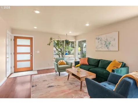 8913 NE Russell Street Portland OR 97220