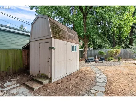8913 NE Russell Street Portland OR 97220