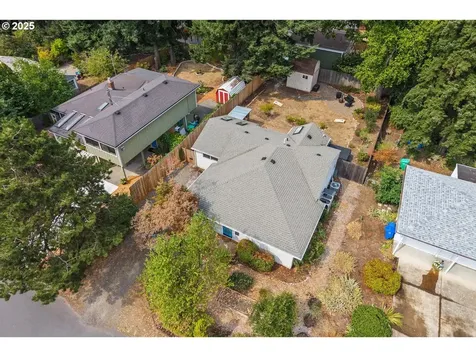 8913 NE Russell Street Portland OR 97220