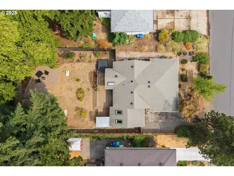 8913 NE Russell Street Portland OR 97220