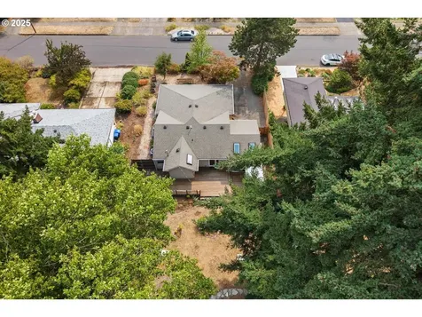 8913 NE Russell Street Portland OR 97220