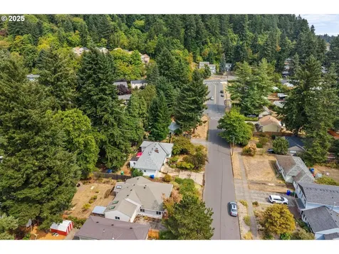 8913 NE Russell Street Portland OR 97220