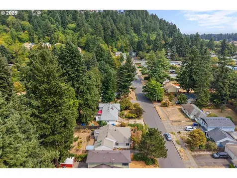 8913 NE Russell Street Portland OR 97220