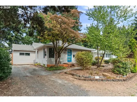 8913 NE Russell Street Portland OR 97220