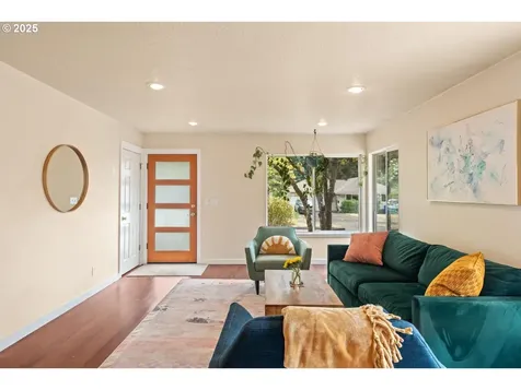 8913 NE Russell Street Portland OR 97220