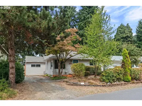 8913 NE Russell Street Portland OR 97220