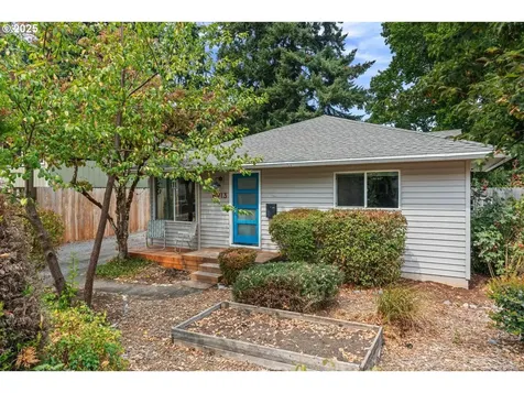 8913 NE Russell Street Portland OR 97220