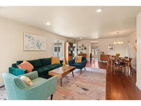 8913 NE Russell Street Portland OR 97220