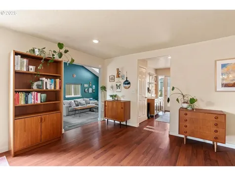 8913 NE Russell Street Portland OR 97220