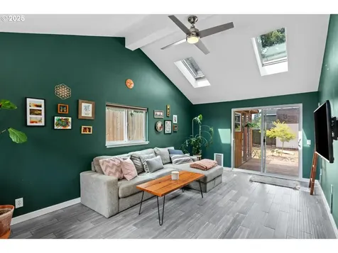 8913 NE Russell Street Portland OR 97220