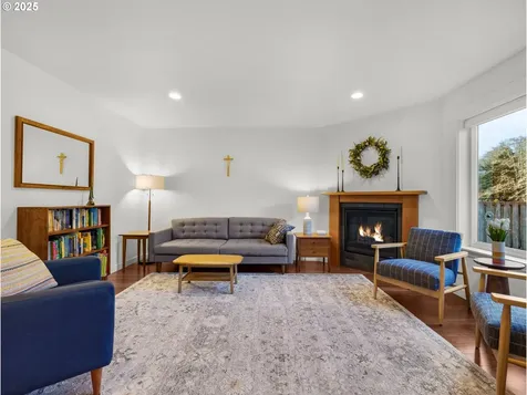 33 NW Kalmia Avenue Warrenton OR 97146