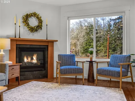 33 NW Kalmia Avenue Warrenton OR 97146