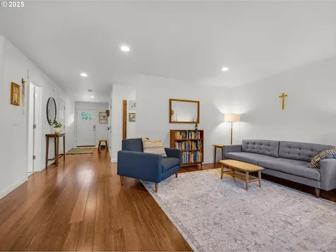 33 NW Kalmia Avenue Warrenton OR 97146
