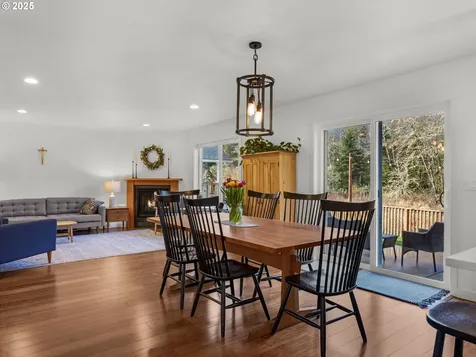 33 NW Kalmia Avenue Warrenton OR 97146