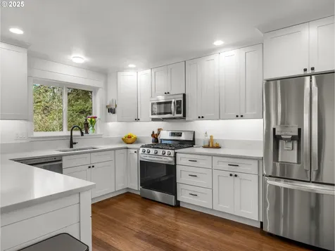 33 NW Kalmia Avenue Warrenton OR 97146