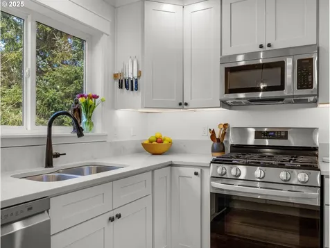 33 NW Kalmia Avenue Warrenton OR 97146