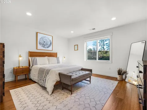 33 NW Kalmia Avenue Warrenton OR 97146