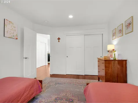 33 NW Kalmia Avenue Warrenton OR 97146