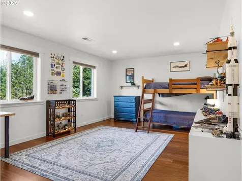 33 NW Kalmia Avenue Warrenton OR 97146