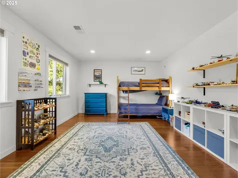 33 NW Kalmia Avenue Warrenton OR 97146