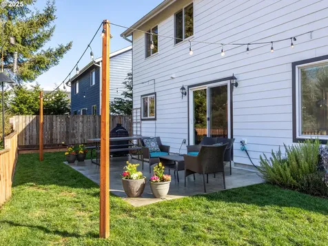 33 NW Kalmia Avenue Warrenton OR 97146