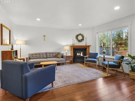 33 NW Kalmia Avenue Warrenton OR 97146