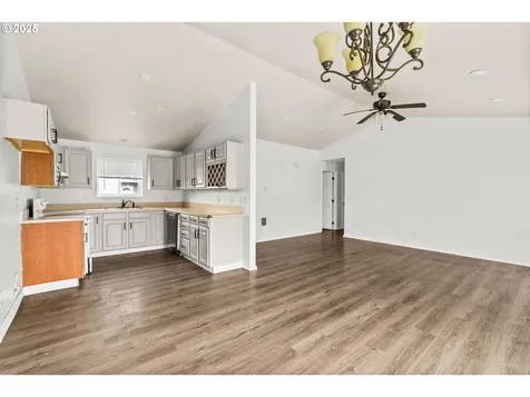 1041 Kees Street Lebanon OR 97355