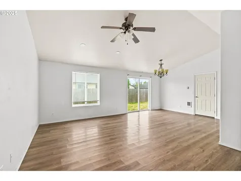 1041 Kees Street Lebanon OR 97355