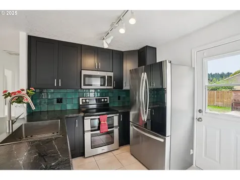 8416 NE Wygant Street Portland OR 97220