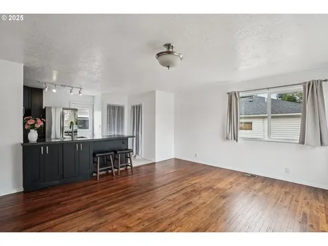 8416 NE Wygant Street Portland OR 97220