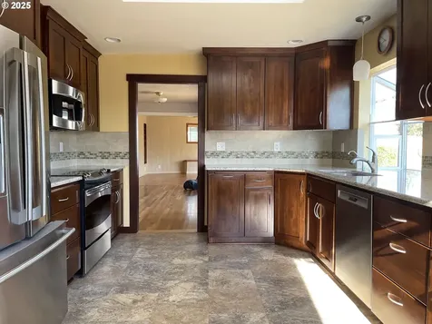 935 SW Hill Drive Willamina OR 97396