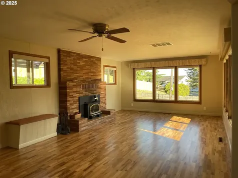 935 SW Hill Drive Willamina OR 97396