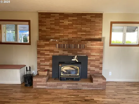 935 SW Hill Drive Willamina OR 97396