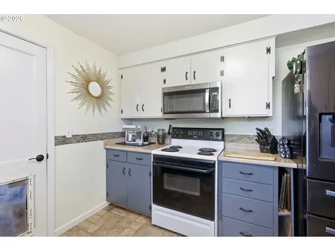 34161 El Manor Avenue Eugene OR 97405
