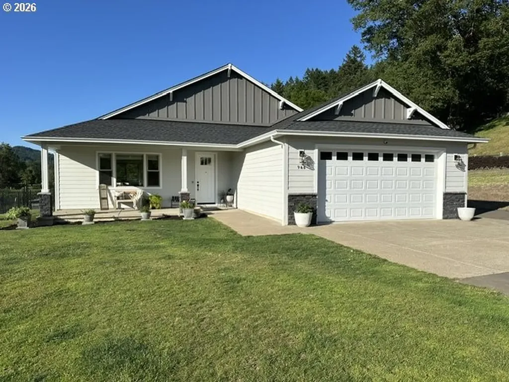 946 S Calapooia Street Sutherlin OR 97479